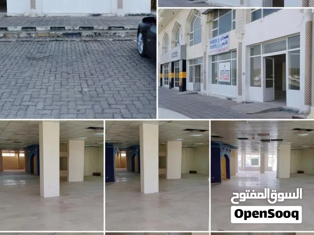 معرض مميز للإيجار في قلب صناعيات صلالة وعلى الشارع العام مباشرة — موقع حيوي نابض بالحركة التجارية