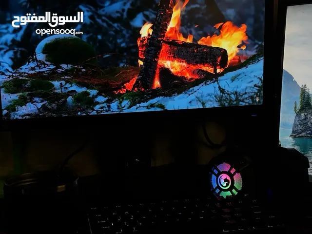 كمبيوتر قيمنق مع كامل عدته ، لا ينقصه شيء ، معو شاشتين ، مواصفات عالية .