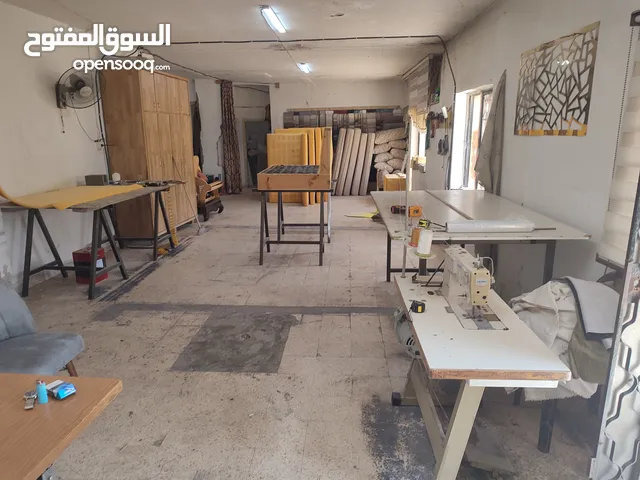 ،،، متوفر عدة محل تنجيد مع منجرة للبيع كاملة ،،،