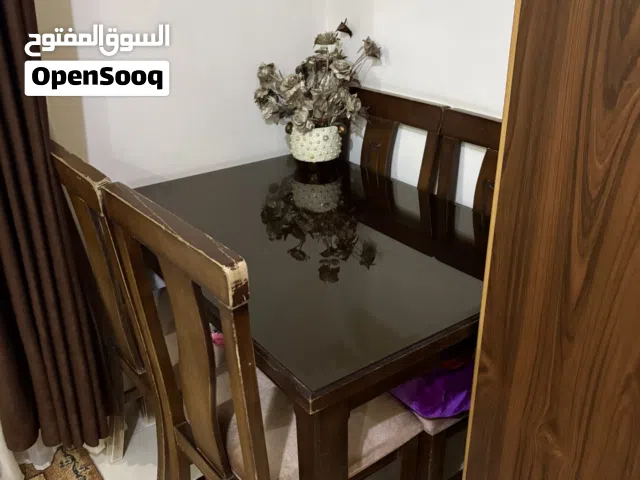 طاولة سفرة شبه جديد خشب جيد جدا ثقيل