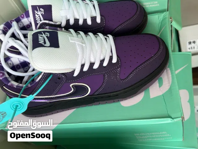 أحذية رياضية