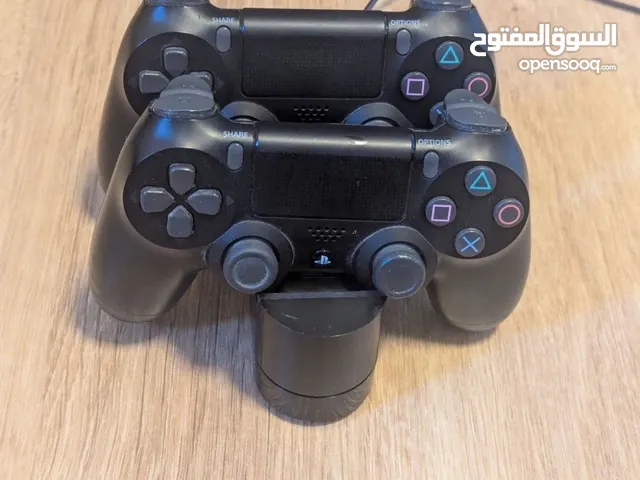  PlayStation 4 Slim مع ذاكرة 500 جيجابايت اجهزه تحكم اثنين معاهم محطة شحن