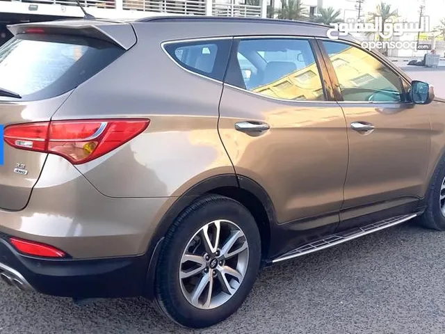 Hyundai SantaFe 2015 available with Low Mileage