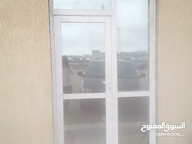 باب بي في سي ابيض 1.45عرض 2.46 طول عرض الباب الدخلي 81 طول الباب الدخلي 1.99