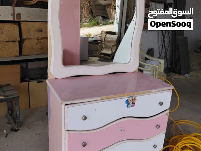 سرير طابقين مع تسريحه وفرشات طبيه