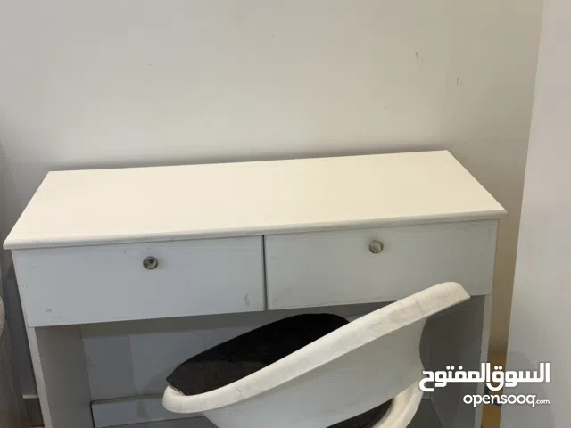 مكتب وكرسي للبيع