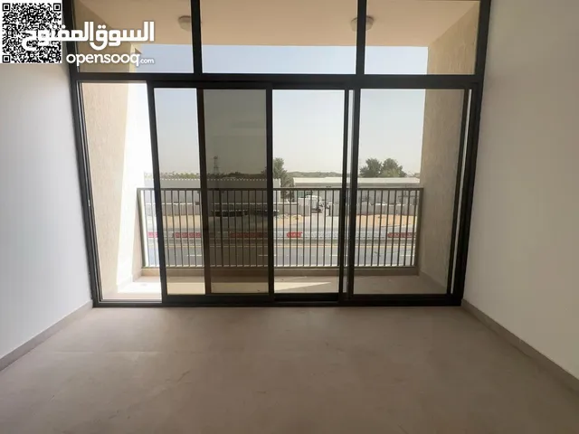 (هشام)فرصه ممتزه للسكن في شقه3 غرف وصاله في منطقه الحليو ديلوكس بجوار مخارج دبي والشارقه والخدمات