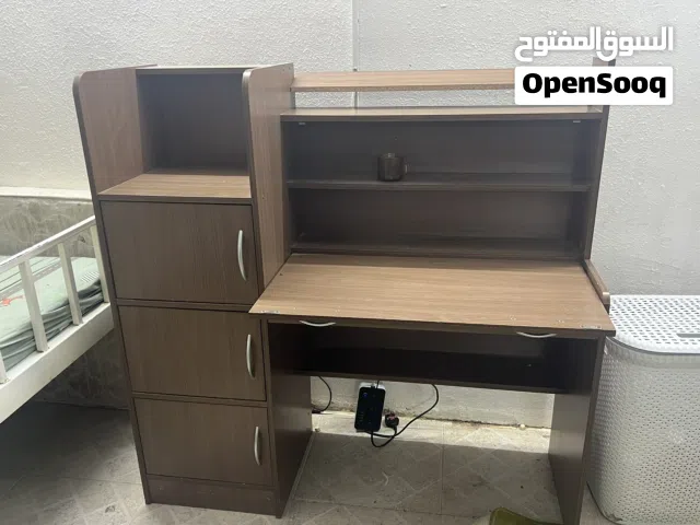 طاوله دراسيه مع ادراج بسعر مميز حالتها ممتازه لايوجد فيها أي ضرر