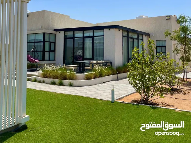 مزرعة للايجار في راس الخيمة الحمرا عباره عن فيلا مع مسبح ومساحات خضراء