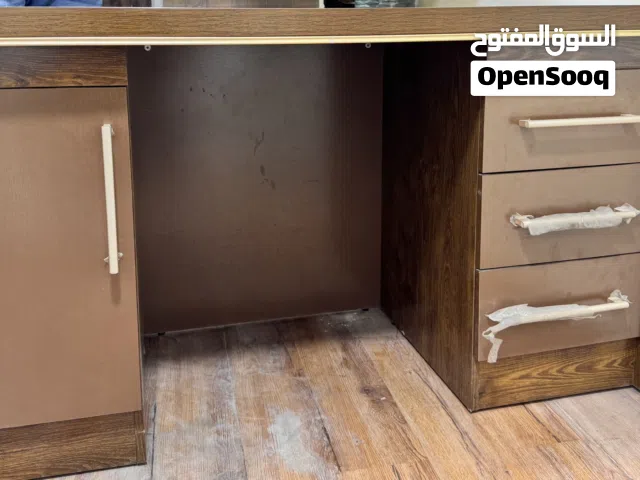 مكتبية(اثاث مكتب)مكتب خشبي