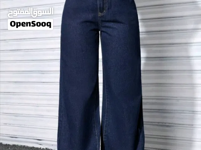 جينز نسائي واسع بقصة عصرية ولون كحلي غامق