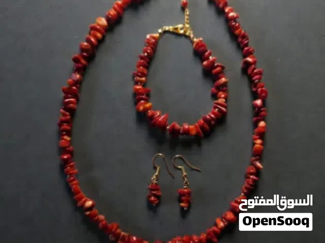 طقم من المرجان الحر الطبيعي أنيق كيعطيك حضور مميز
