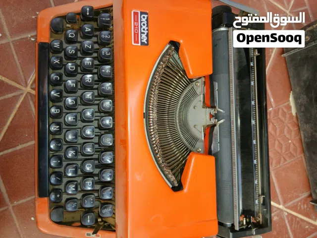 آلة كاتبة أصلية من شركة Brother اليابانية، طراز