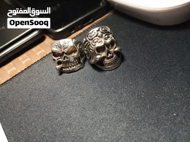 خواتم على شكل جماجم