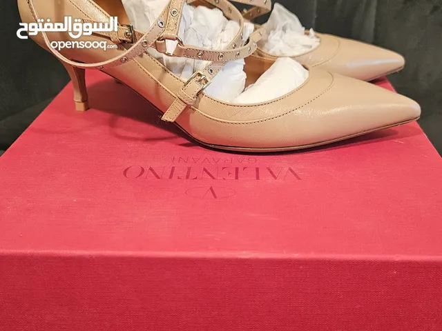 Valentino rockstud heels 38 beige colour