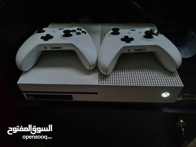 جهاز مستعمل بس نظيف جدا عمرو ما نفك معاه ايدين اصليات معاهم بطاريات شحن موضحات بالصور Xbox one s