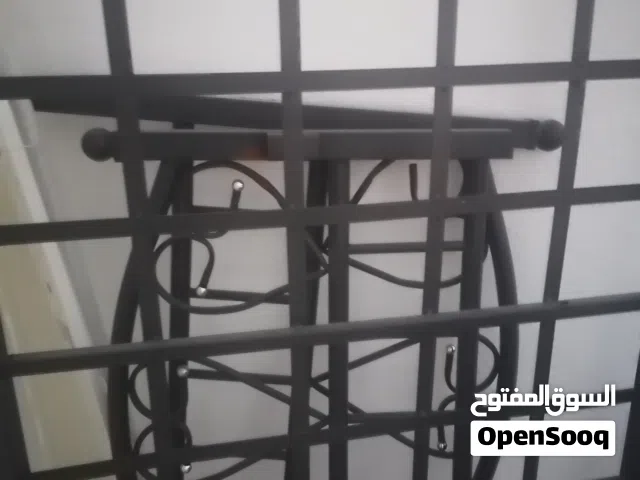 للبيع مجموعة من الأثاث والمستلزمات المنزلية بحالة جيدة: