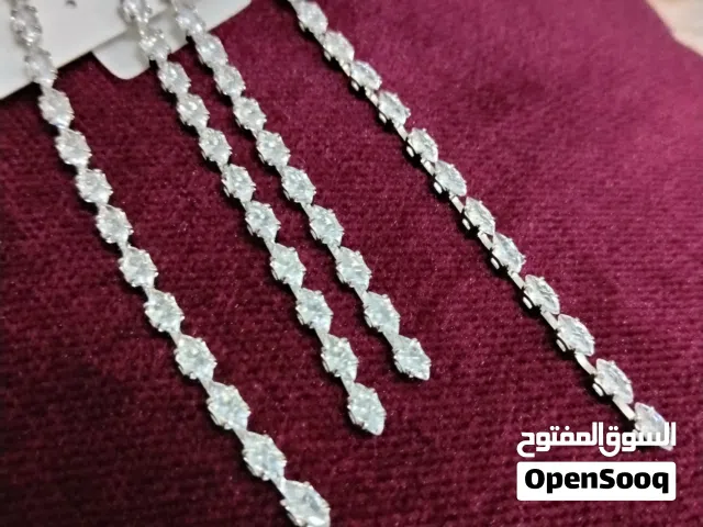 اقراط فاخرة للمناسبات