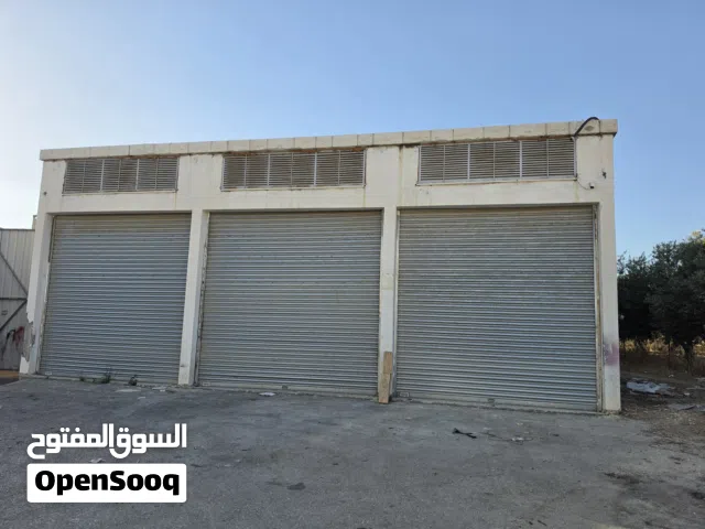 مجموعة مخازن تجارية وصناعية مميزة على الشارع الرئيسي -قرية عزموط