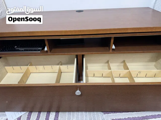 طاولة تلفزيون زائد تخزين