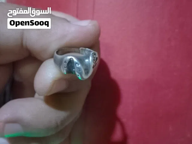 خاتم فضة مستعمل عيار 925 على شكل مرجان البحر مقاس 7 صغير وزن 3.75 جرام سعره 450 جنية فقط