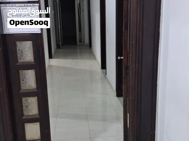 مبنى للايجار خدمي الحدائق علي الرئيسي