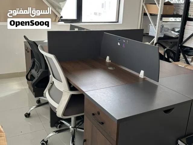 workstation table. طاولة اجتماعات و شغل ممتازة