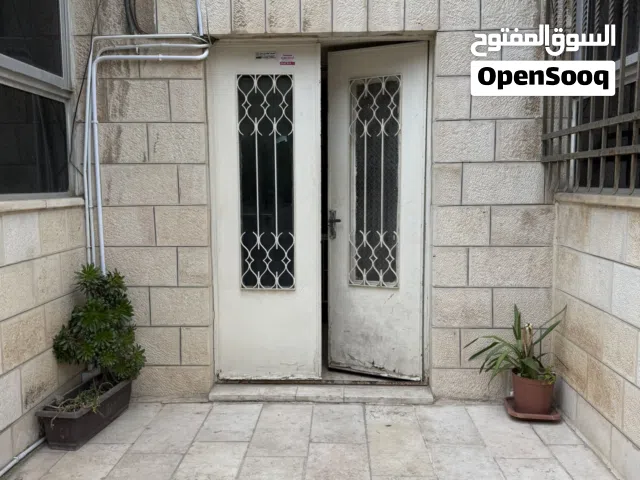 شقه استثمارية بإطلالة رائعة في اجمل مناطق ام اذينة الاقرب الى السادس بسعر مغري 63000