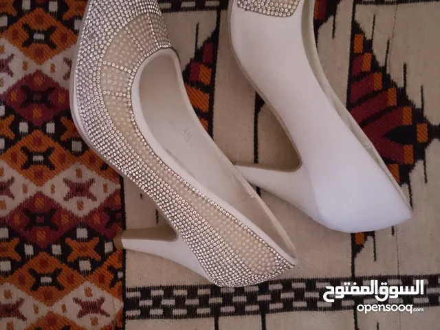 White With Heels in Al Dhahirah