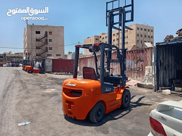 رافعه شوكيه نوع صيني حمولت اثنين طن ونص ديزل قير اتومتك ممشى 1000 ساعه شبه جديد