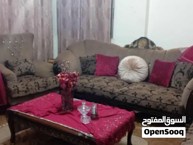طقم كنب مع 3طاولات