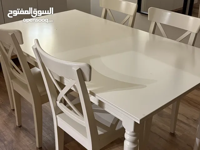 طاولة ايكيا