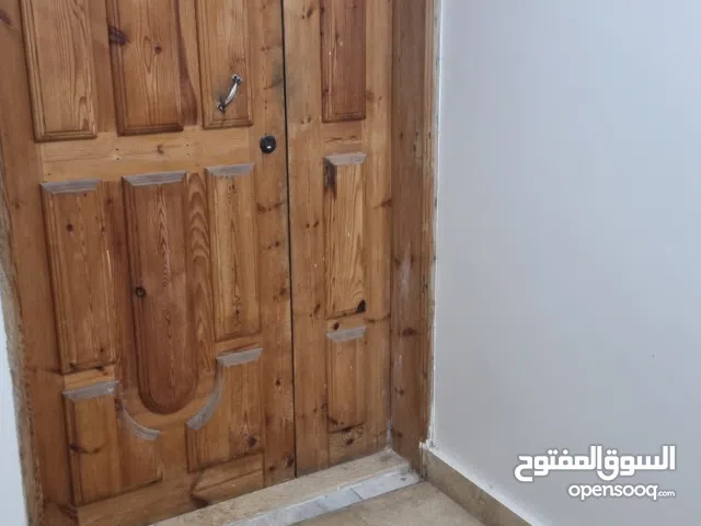 منزل ثلاث ادوار و ملحق