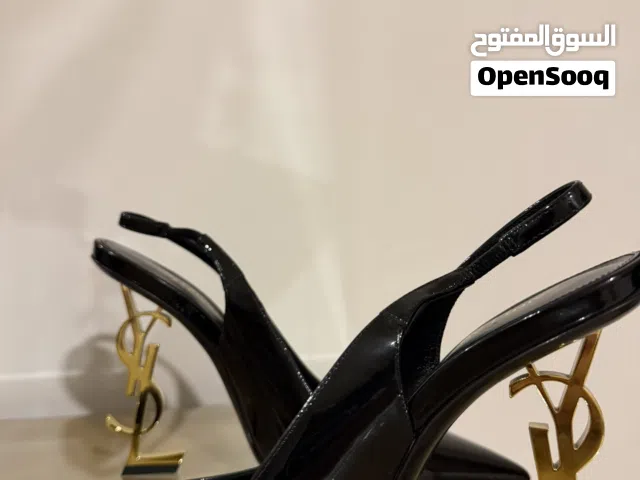 كعب ماركة شبه جديد استخدام ساعه وحده فقط