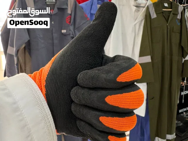 قفازات ، افرولات ، قميص و بنطلون من شركة INDIGO مع SIYAB Gloves, overalls, shirt and pants