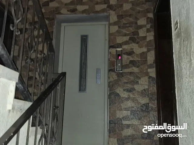 شقة طابق رابع مع روف مستقل