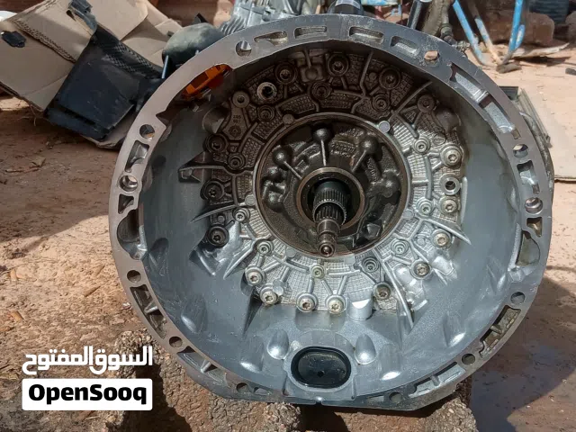 قطع غيار مرسيدس  c300 للبيع عادية وليس رباعية