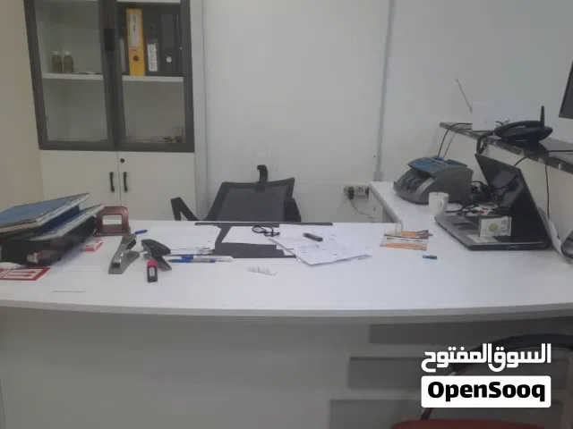 اتاث مكتبي شبه جديد