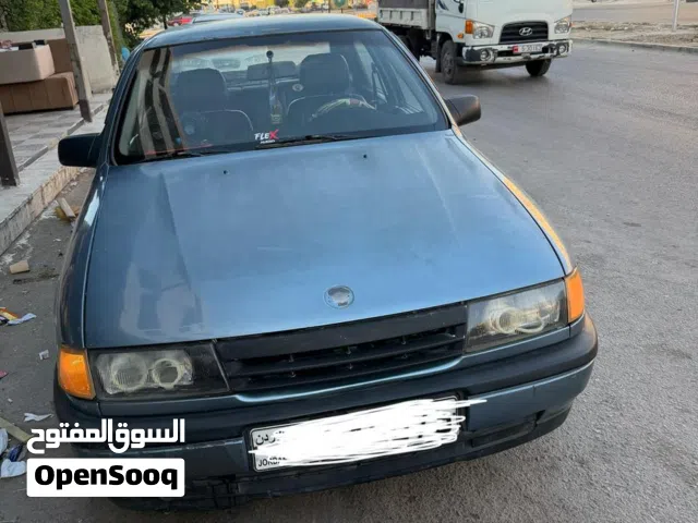 1990 أوبل فيكترا