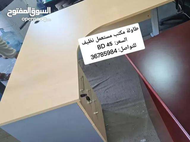 طاولة مكتب