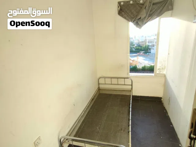 بارتيشن للإيجار حولي ق12 خلف شارع قتيبه علي طريق المغرب السريع مباشراً التواصل واتس فقط