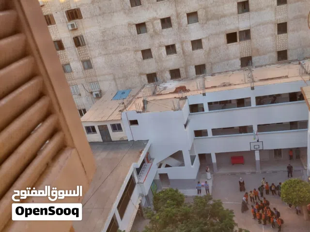شقة جيده التهويه بجوار مدرسة الامريكان ومدرسه على مبارك