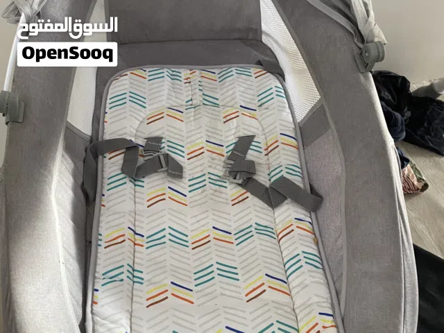 كرسي وسرير اطفال للبيع