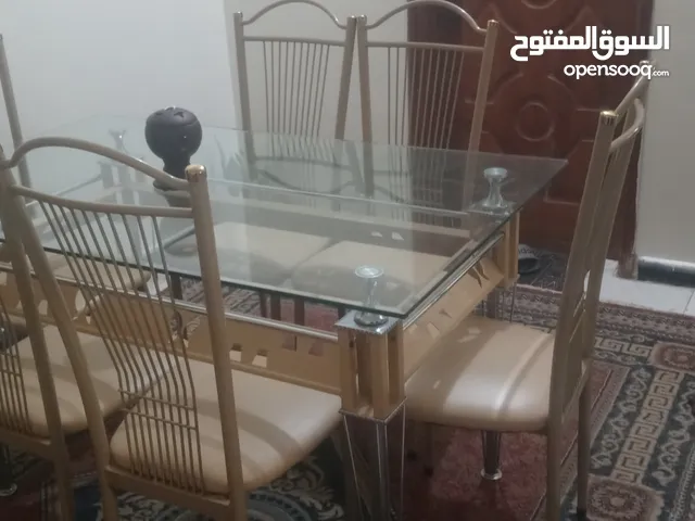 طاولة الأكل