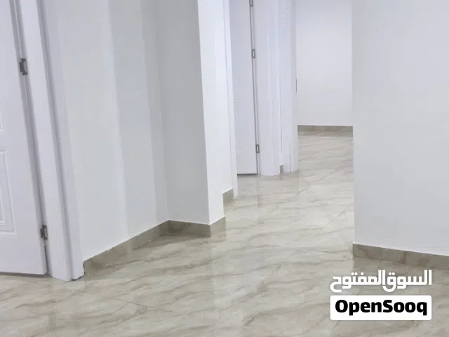 محل . شارع فرعى . ايجار . حمام . فيه ديكور قهوه . بن عاشور.