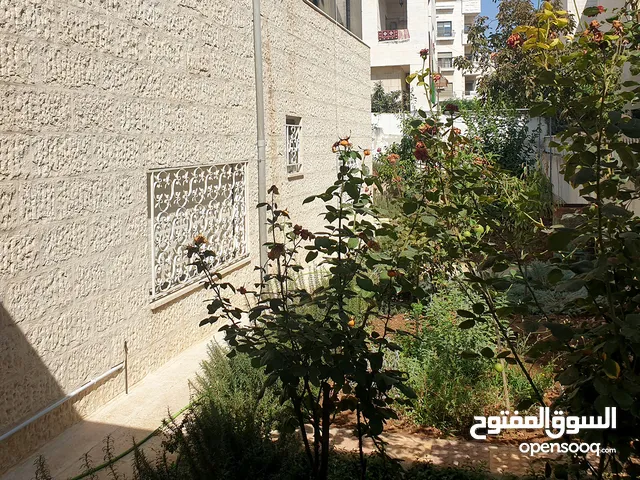 525 m2 5 Bedrooms Villa for Rent in Amman Um El Summaq