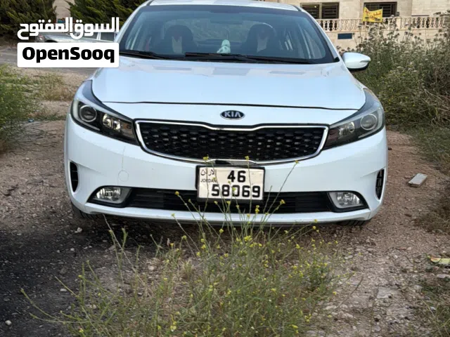 2017 كيا سيراتو Standard