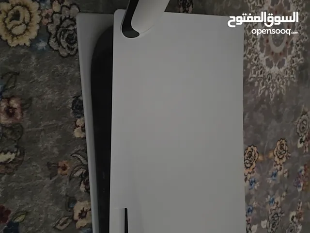 ps5مستعمل نضيف ويا يده اصليه