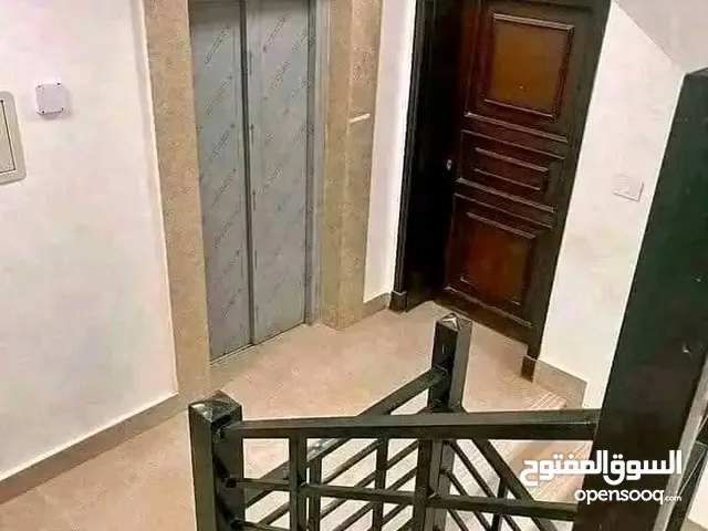 مطلوب كاش 500 الف لسرعه البيع شقه مميزه ب كمبوند سراي بجوار مدينتي ب القاهرة الجديدة Sarai