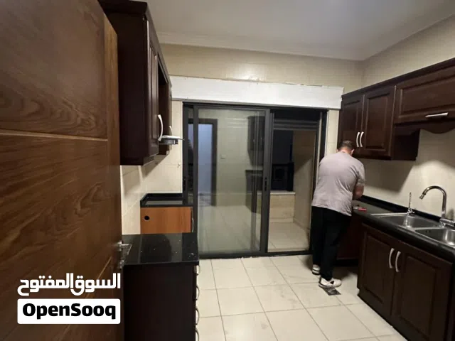 شقه فارغه للإيجار  الصويفيه 110م